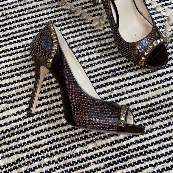 Shoes - Picture 2 of 7